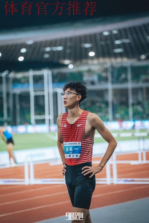 徐卓一夺得田径男子110米栏冠军